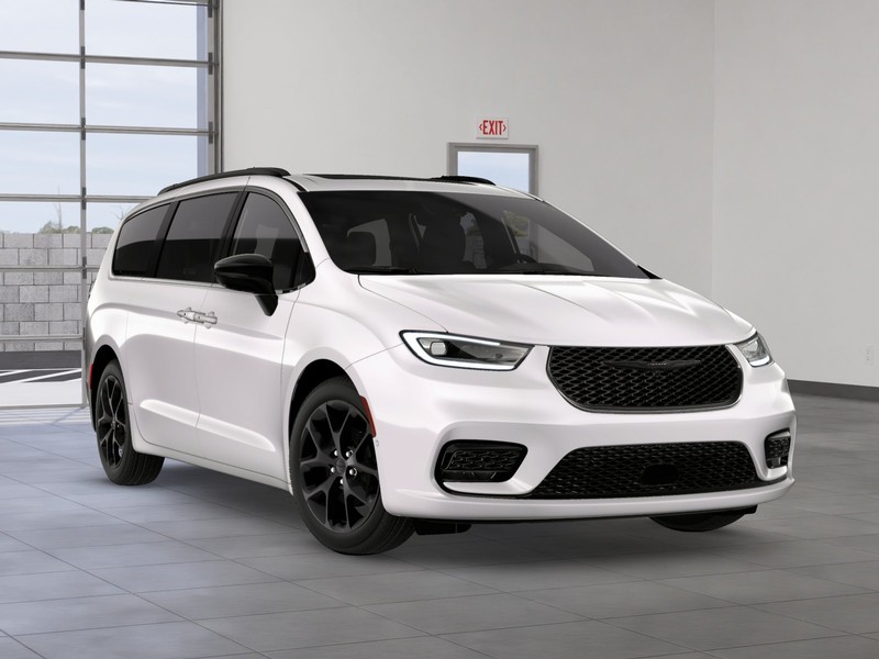Chrysler Pacifica Vehicle Image 11