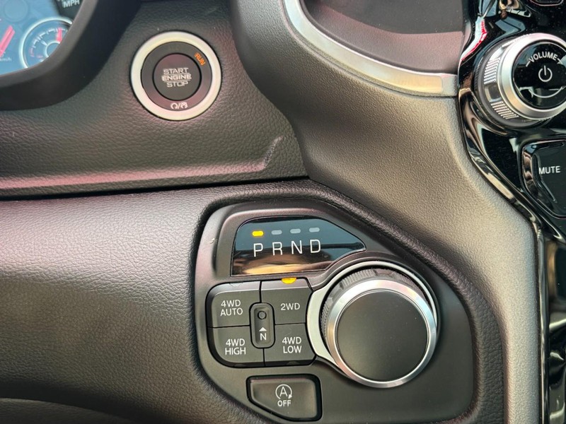 Ram 1500 Vehicle Image 32