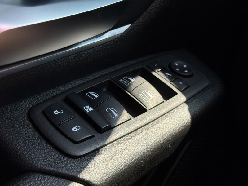 Ram 1500 Vehicle Image 36