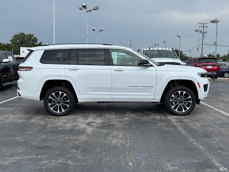 Jeep Grand Cherokee L Vehicle Image 02