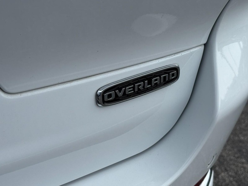 Jeep Grand Cherokee L Vehicle Image 13