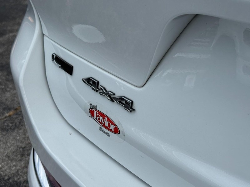 Jeep Grand Cherokee L Vehicle Image 14