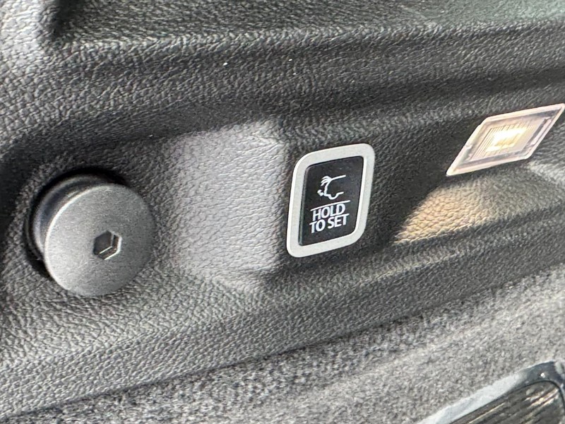 Jeep Grand Cherokee L Vehicle Image 16