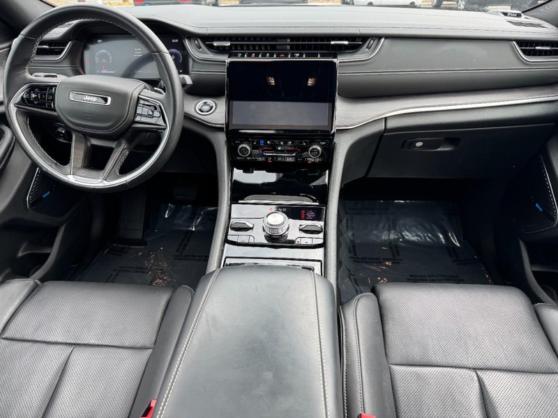 Jeep Grand Cherokee L Vehicle Image 21