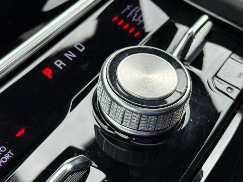 Jeep Grand Cherokee L Vehicle Image 30