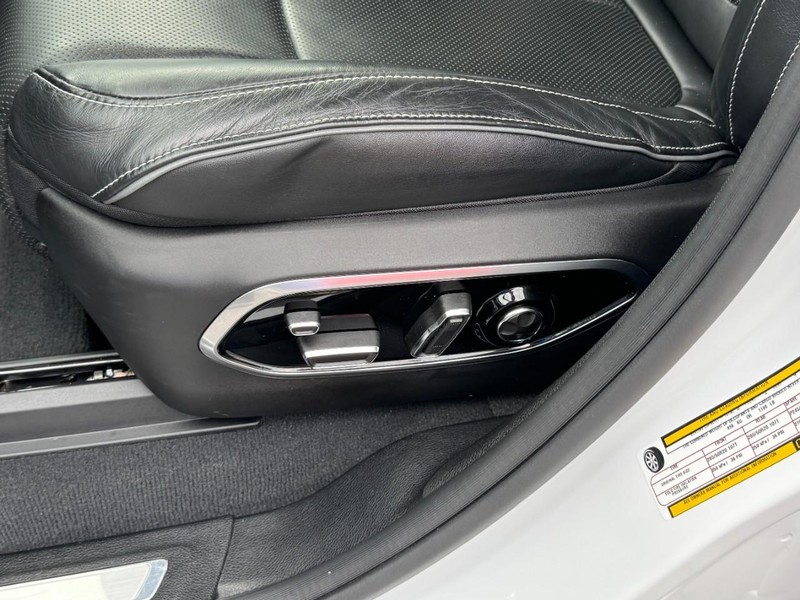 Jeep Grand Cherokee L Vehicle Image 35