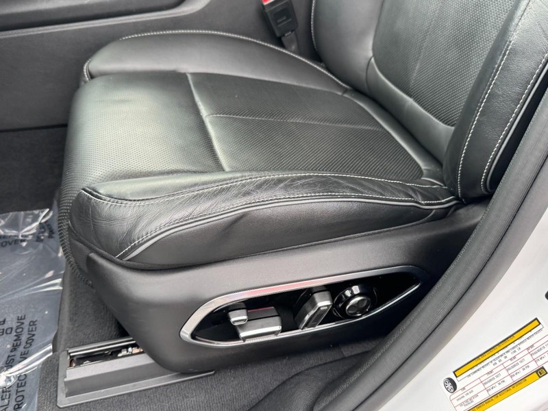 Jeep Grand Cherokee L Vehicle Image 36