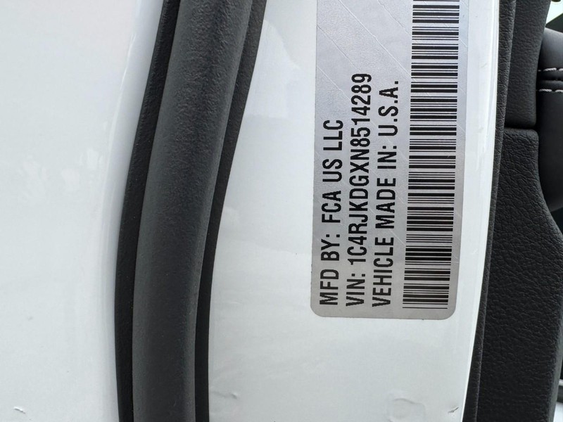 Jeep Grand Cherokee L Vehicle Image 37