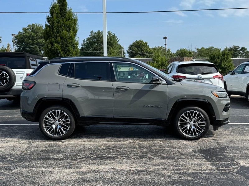 Jeep Compass Vehicle Image 02