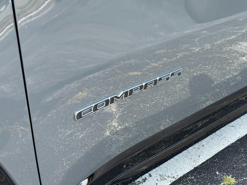 Jeep Compass Vehicle Image 11