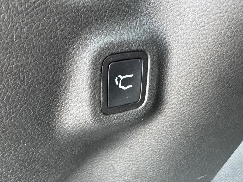Jeep Compass Vehicle Image 16