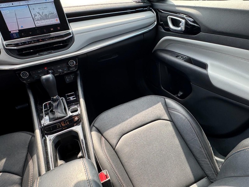 Jeep Compass Vehicle Image 23