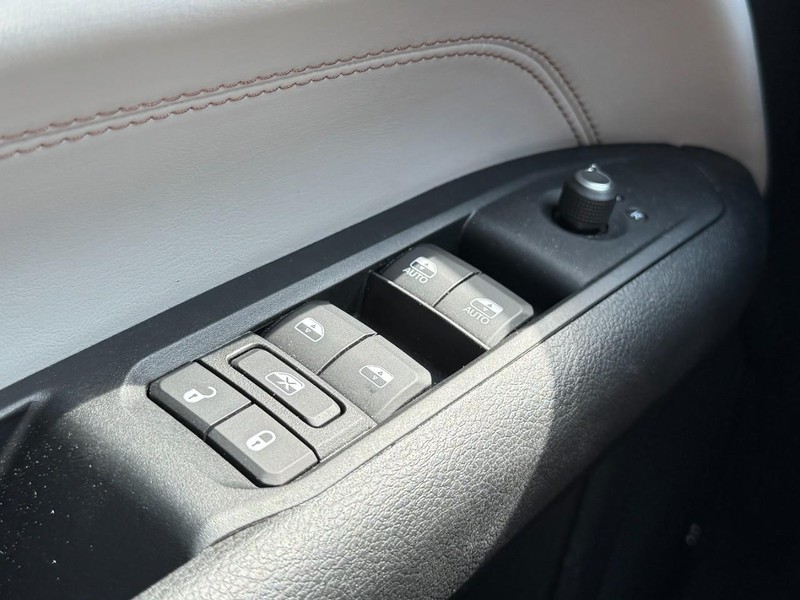 Jeep Compass Vehicle Image 31
