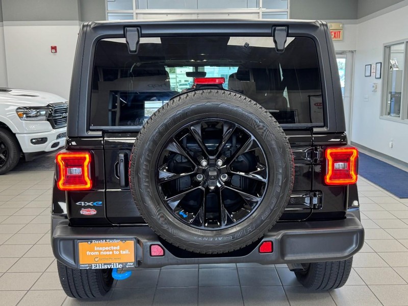 Jeep Wrangler 4xe Vehicle Image 17