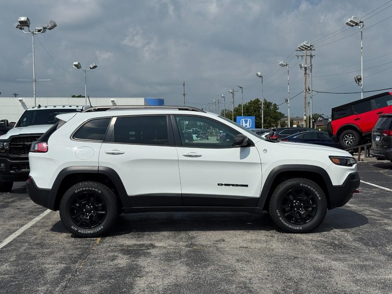 Jeep Cherokee Vehicle Image 02