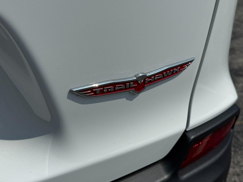 Jeep Cherokee Vehicle Image 15
