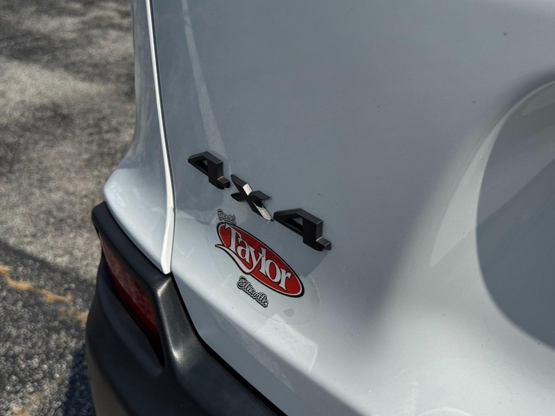Jeep Cherokee Vehicle Image 16