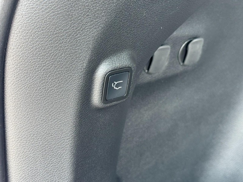 Jeep Cherokee Vehicle Image 18
