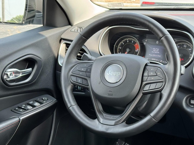 Jeep Cherokee Vehicle Image 23