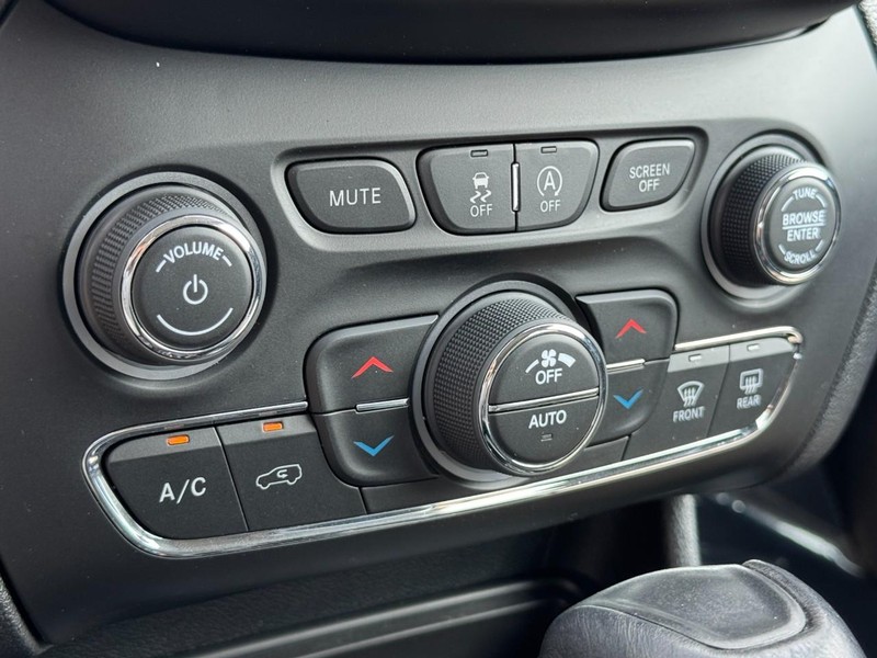 Jeep Cherokee Vehicle Image 32