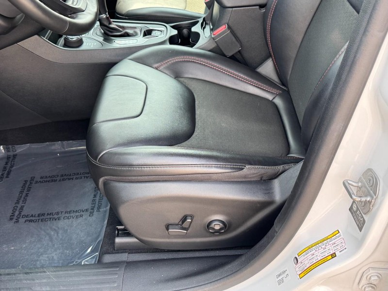 Jeep Cherokee Vehicle Image 37
