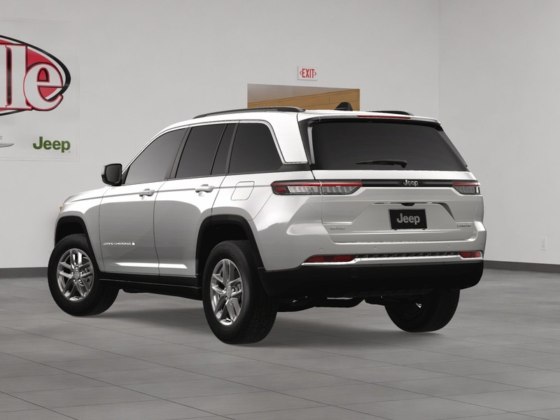 Jeep Grand Cherokee Vehicle Image 04