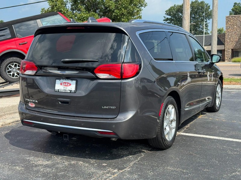 Chrysler Pacifica Vehicle Image 03