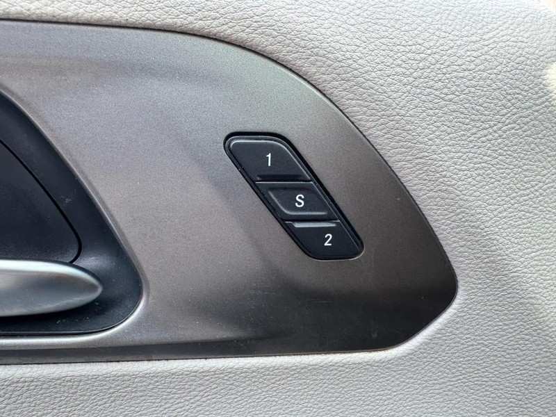 Chrysler Pacifica Vehicle Image 19