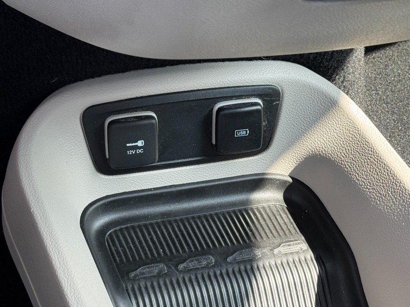 Chrysler Pacifica Vehicle Image 24