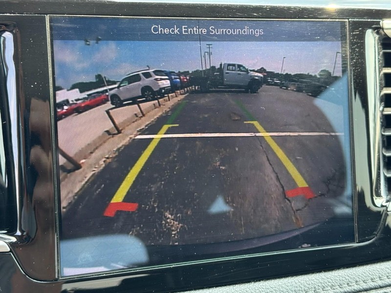 Chrysler Pacifica Vehicle Image 28