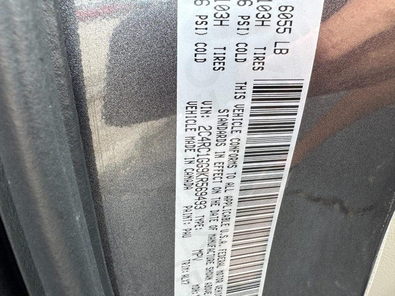Chrysler Pacifica Vehicle Image 31