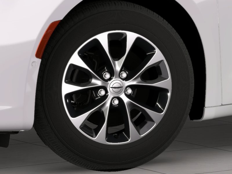Chrysler Pacifica Vehicle Image 13