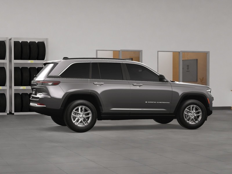Jeep Grand Cherokee Vehicle Image 08