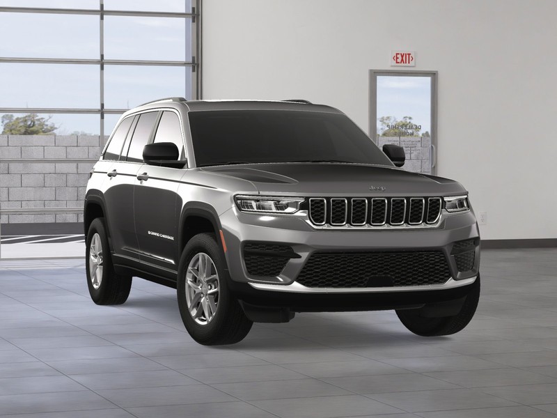 Jeep Grand Cherokee Vehicle Image 09