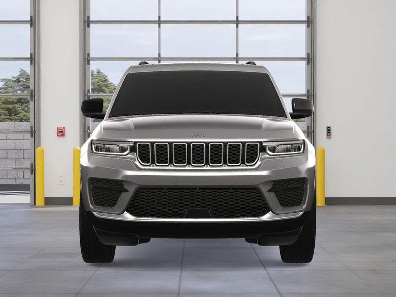 Jeep Grand Cherokee Vehicle Image 11