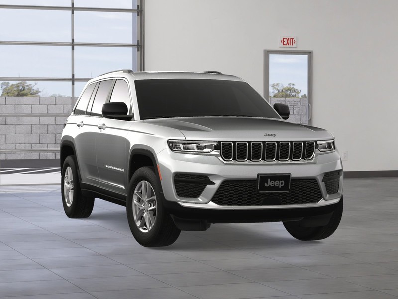 Jeep Grand Cherokee Vehicle Image 11