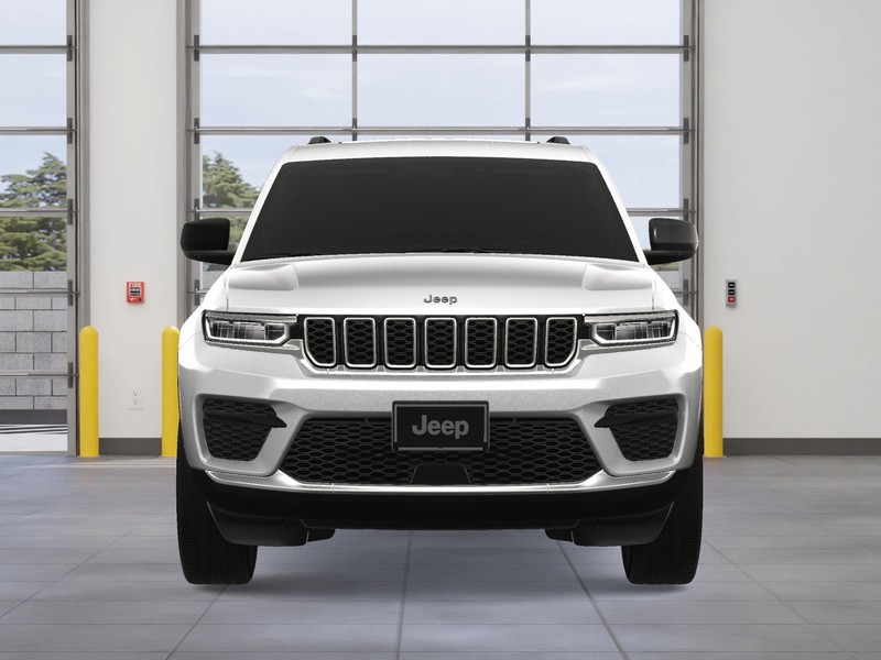 Jeep Grand Cherokee Vehicle Image 12