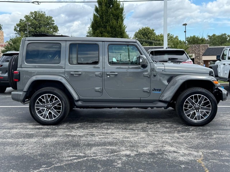 Jeep Wrangler 4xe Vehicle Image 03