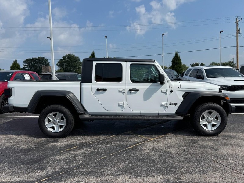 Jeep Gladiator Vehicle Image 02