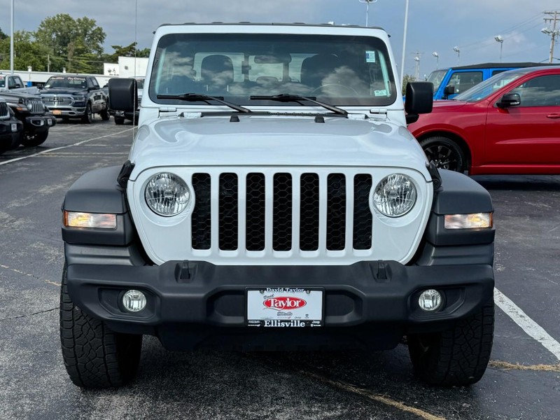 Jeep Gladiator Vehicle Image 11
