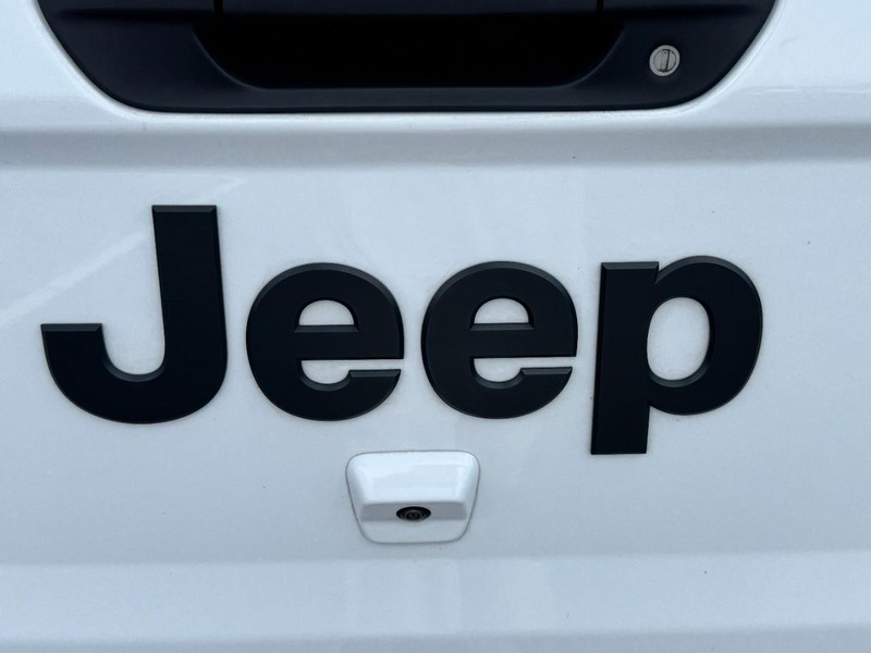 Jeep Gladiator Vehicle Image 14