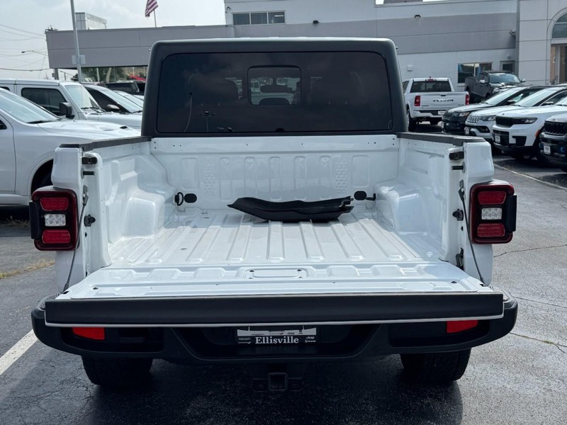 Jeep Gladiator Vehicle Image 15