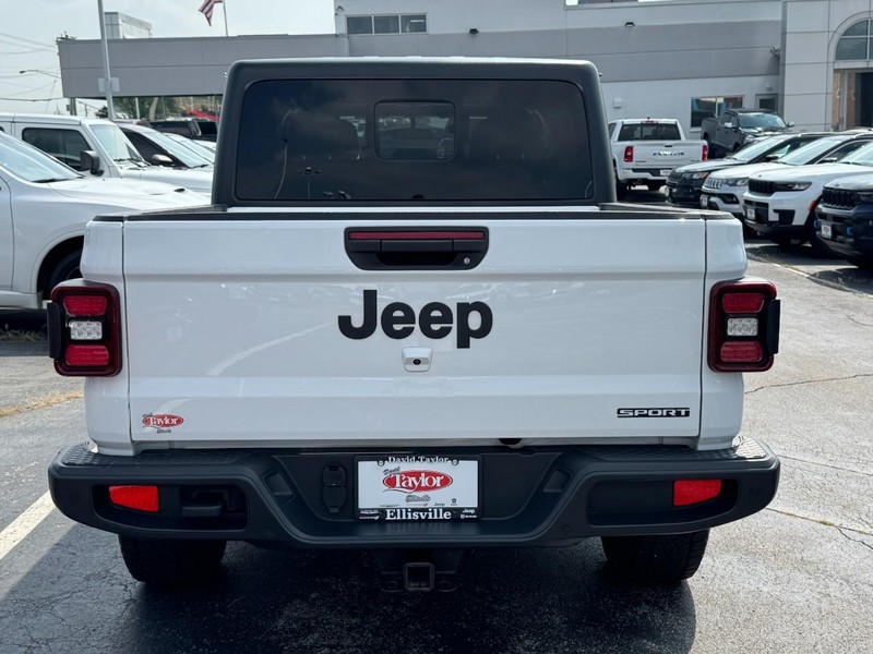 Jeep Gladiator Vehicle Image 16