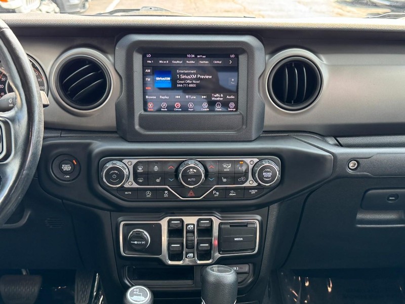 Jeep Gladiator Vehicle Image 21