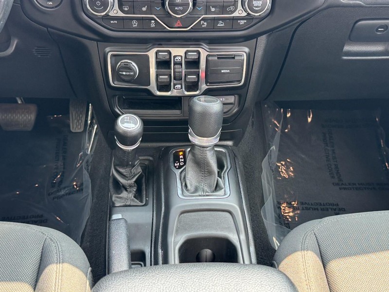 Jeep Gladiator Vehicle Image 22