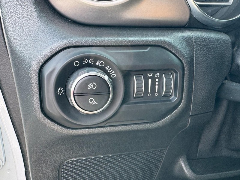 Jeep Gladiator Vehicle Image 25