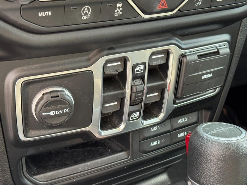 Jeep Gladiator Vehicle Image 30