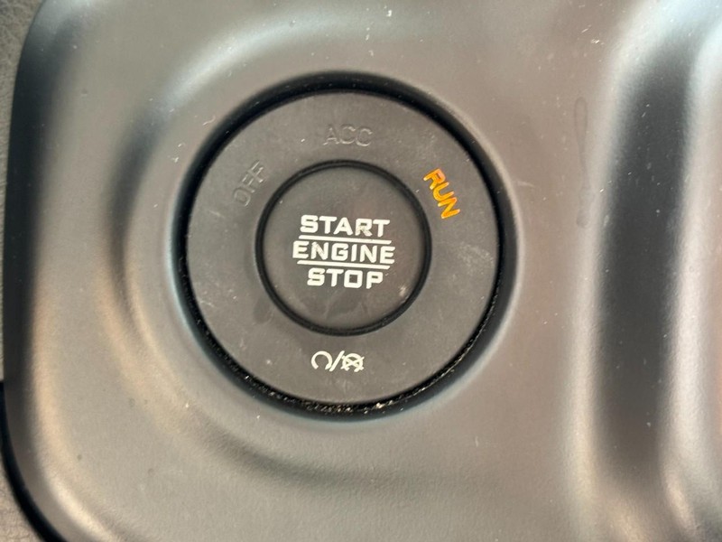 Jeep Gladiator Vehicle Image 32