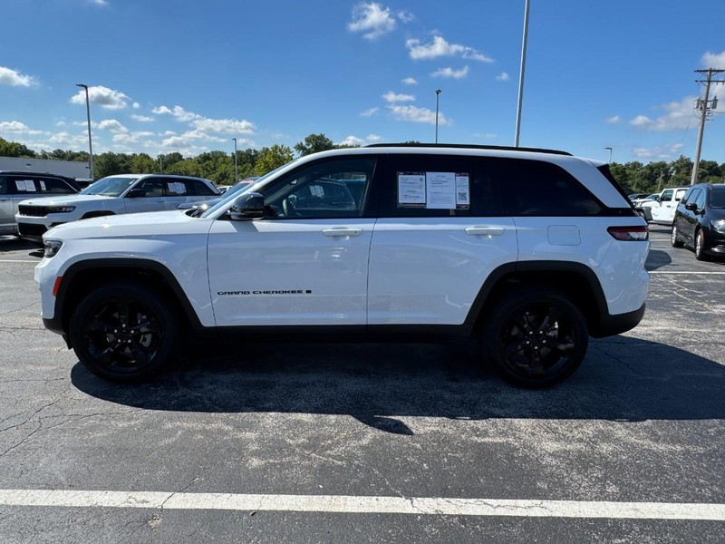 Jeep Grand Cherokee Vehicle Image 09