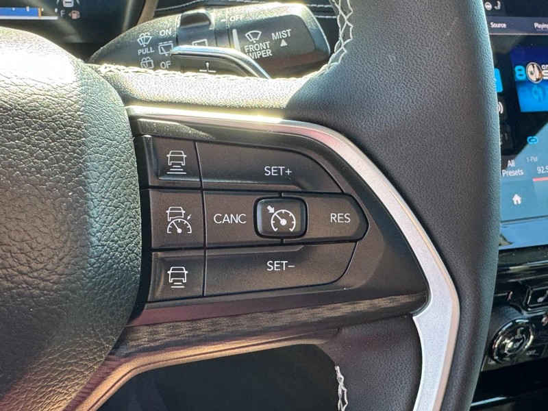 Jeep Grand Cherokee Vehicle Image 27